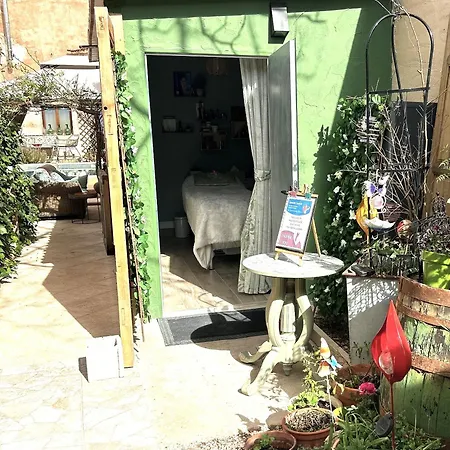 Boutique 2 Bedroom Garden