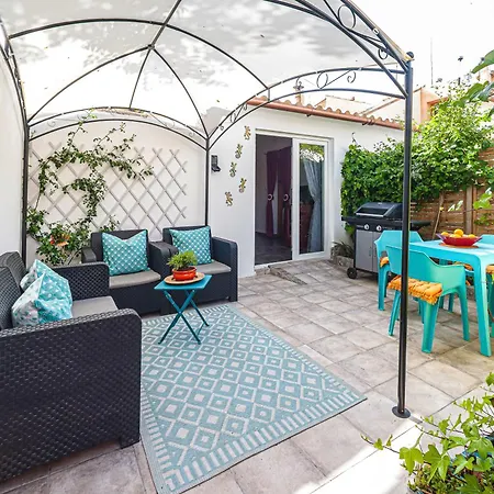 Boutique 2 Bedroom Garden Bed & Breakfast *