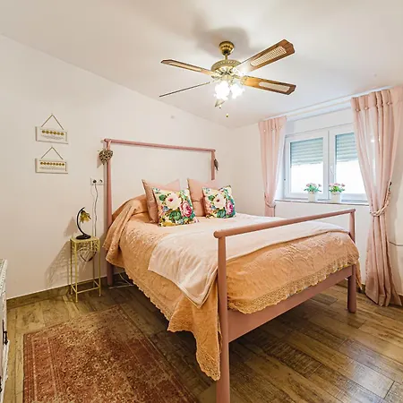 Bed & Breakfast Boutique 2 Bedroom Garden