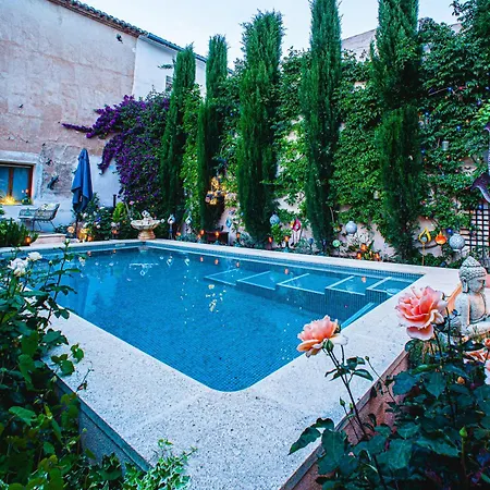 Boutique 2 Bedroom Garden *
