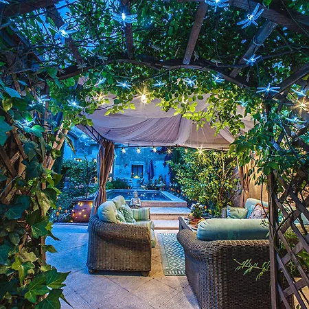 Boutique 2 Bedroom Garden Bed & Breakfast Pinoso